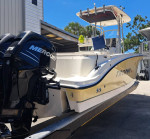 2503CC TROPHY PRO CENTER CONSOLE