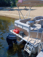 18' pontoon boat