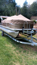 18' pontoon boat