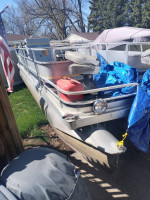 24 ft pontoon boat