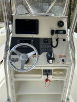 2003 Hydra Sport 2390 Vector