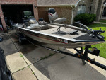 2001 Bass Tracker Pro Team 175XT