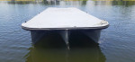 24' tritoon pontoon boat deck