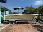 2005 Seaswirl 2301 Center Console