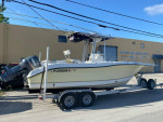 2005 Seaswirl 2301 Center Console