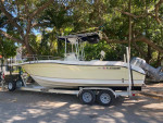 2005 Seaswirl 2301 Center Console