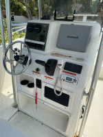 2005 Seaswirl 2301 Center Console