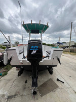24' Robalo Center Consol
