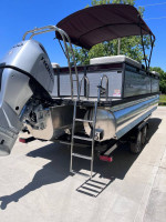 Qwest Pontoon