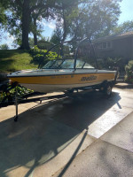 Malibu Sportster LX Ski/Wake Boat - 2003
