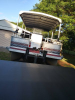 20 ft. Pontoon Boat