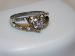 LADIES ORNATE WHITE TOPAZ HEART COSTUME JEWELRY RING ~  SIZE 6.5