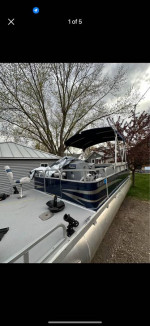 2017 mercury pontoon boat