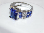 LOVELY LADIES BLUE & WHITE TOPAZ RING ~ COSTUME JEWELRY ~ SIZE 6.5