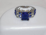 LOVELY LADIES BLUE & WHITE TOPAZ RING ~ COSTUME JEWELRY ~ SIZE 6.5
