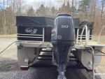 Pontoon boat