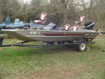 1990 Bass Tracker 17 ft Boat with Trailer  1976 85hp Outboard Motor