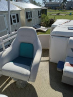 Pontoon Boat 20 ft