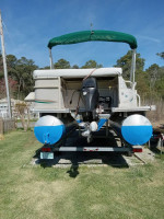 Pontoon Boat 20 ft