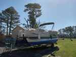 Pontoon Boat 20 ft