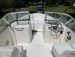 2005 Sea Hunt Escape 186