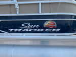 2019 Suntracker 240 DLX Party Barge Tri-Toon