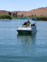 Hurricane deck boat
