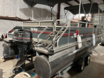 24' SunTracker Pontoon Boat