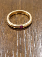 Estate 18k Yellow Gold Ruby Ring / Wedding Band. Size 7.75
