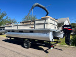Sun Tracker Party Barge 21 Pontoon