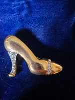 Pins/Brooches
