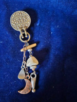 Pins/Brooches