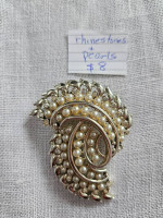 Vintage rhinestone/pearl brooch