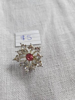 Rhinestone starburst brooch w/pink
