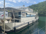 houseboat