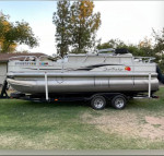 Pristine 2008 Tracker Pontoon