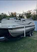 Pristine 2008 Tracker Pontoon