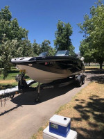 2017 Scarab 255 Platinum SE