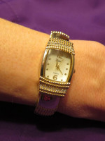 ATTRACTIVE WATCH--- includes working battery