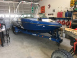 2014 ski Sanger 215 wakeboard boat