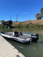 2000 18 foot TRITON BASS BOAT TR186