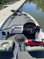 2000 18 foot TRITON BASS BOAT TR186