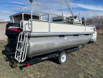2005 BUJ Sundtracker 18’ Pontoon Boat