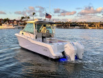 2021 boston whaler 30ft w/ trailer - like new *owner sale