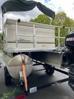 2011 Sun Tracker party barge