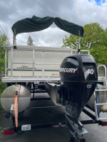 2011 Sun Tracker party barge