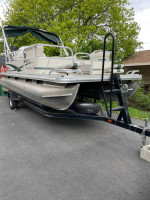 2011 Sun Tracker party barge