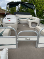 2011 Sun Tracker party barge