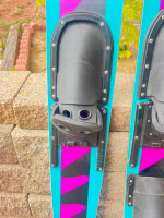 Pair Connelly skis