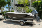 2017 Robalo outboard- 18'